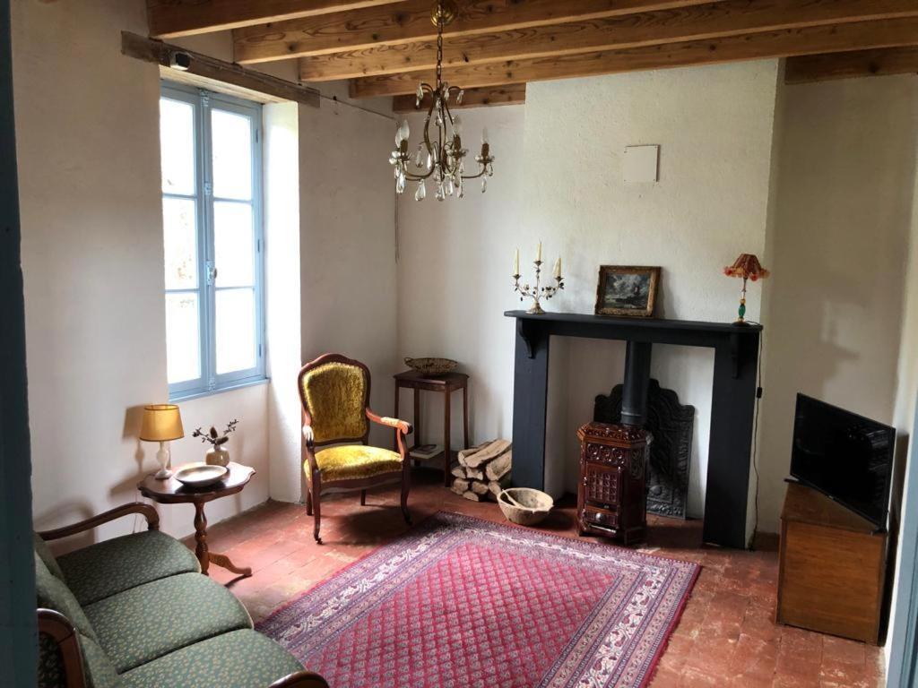 Le Tarde - Crecerelle Vila Saint-Désiré Exterior foto